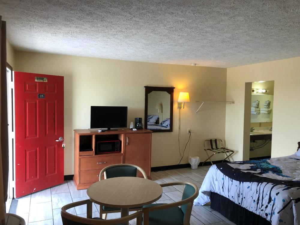 Economy Triple Room interior